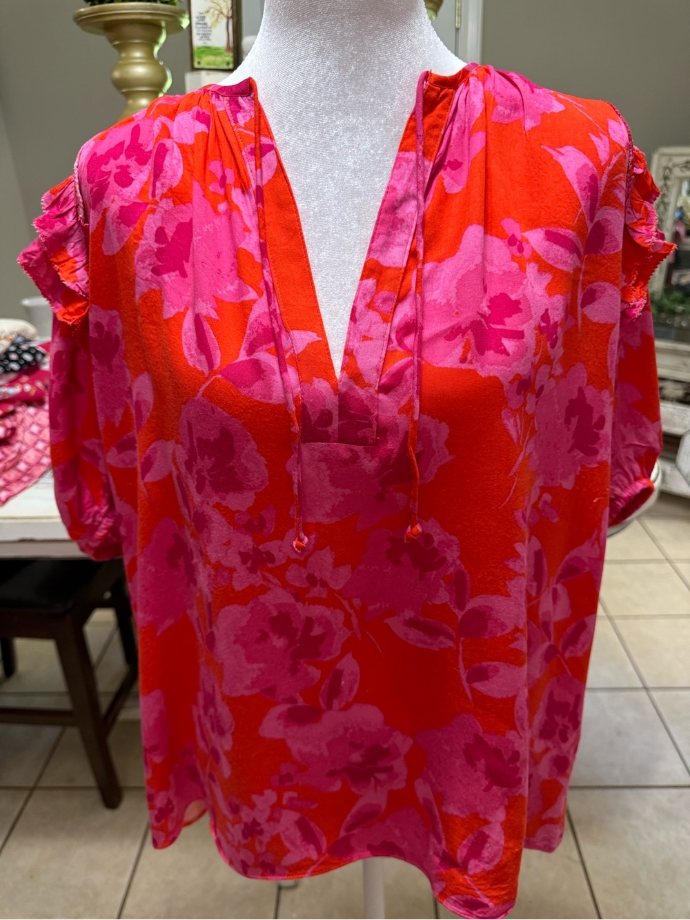 Olivaceous Fuchsia Pink Floral Ruffle Sleeve V-Neck Blouse size Large - Picture 3 of 7